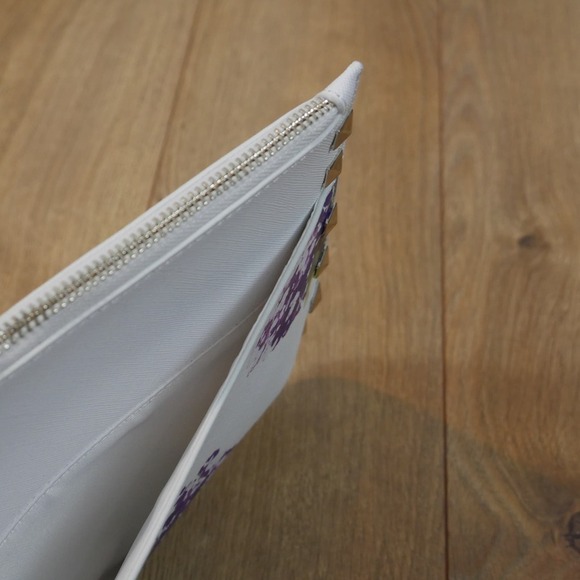 White House Black Market White Hydrangea Studded Floral Wristlet Studded NEW NWT - Picture 6 of 7